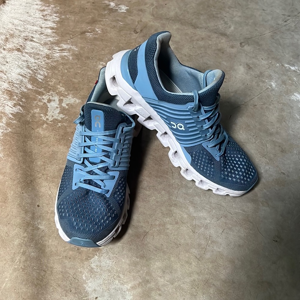 Women’s On cloudswift size 8.5.